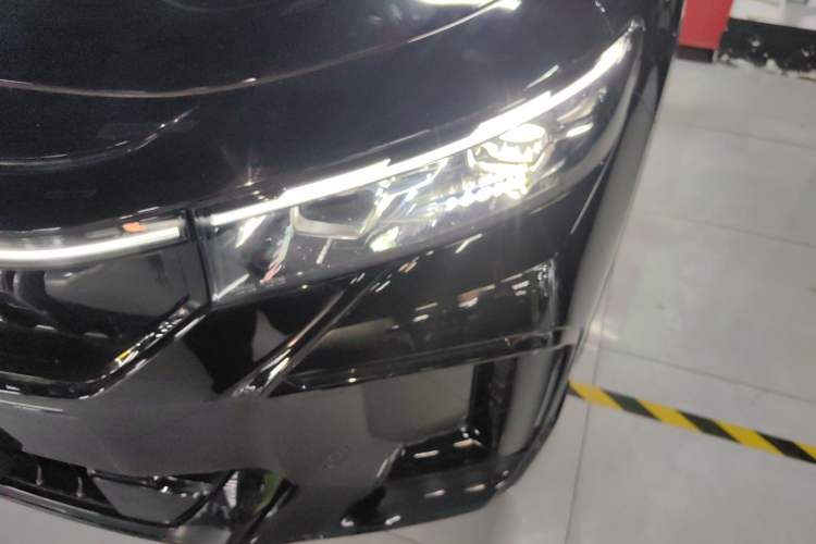 Used VOYAH FREE 2025 318 259 km All-Wheel-Drive Exploration Edition
