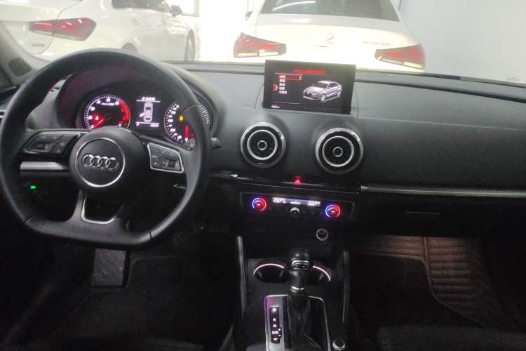 Used Audi A3 2017 Limousine 35 TFSI Sport Edition Audio And AC Panel