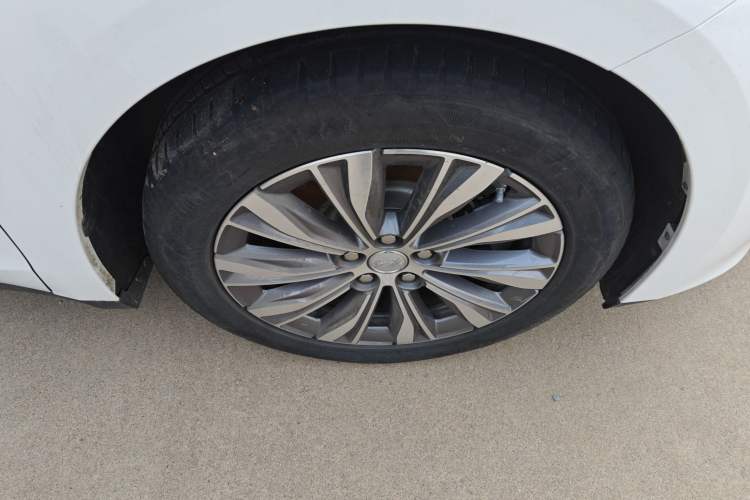 Used Hongqi E-QM5 2022 431 km Charge & Enjoy Edition Right Front Wheel Hub