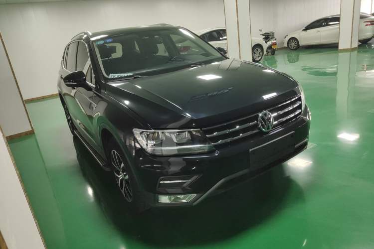 Used Volkswagen Tiguan L 2018 330TSI Automatic Two-Wheel Drive Luxury Edition Exterior 1