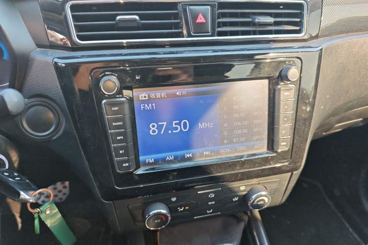 Used Dongfeng Fengon 580 2017 1.5T CVT Comfort Model Audio And AC Panel