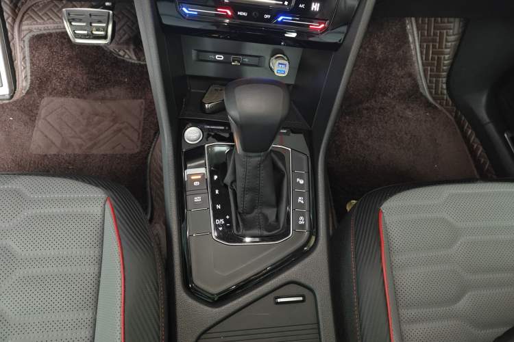 Used Volkswagen Tiguan L 2023 330TSI Automatic Two-Wheel Drive R-Line Flagship Edition Gear Lever