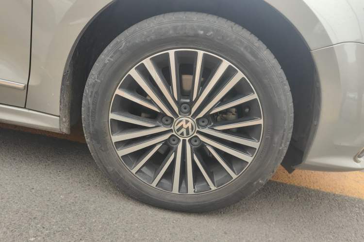 Used Volkswagen Sagitar 2017 230TSI Automatic Luxury Edition
