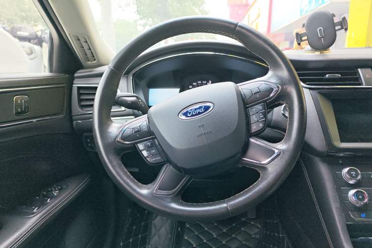 Used Ford Taurus 2017 EcoBoost 245 Fashion Edition
