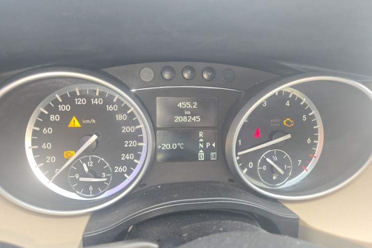 Used Mercedes-Benz R-Class 2010 R 300 L Luxury Model Instrument Cluster