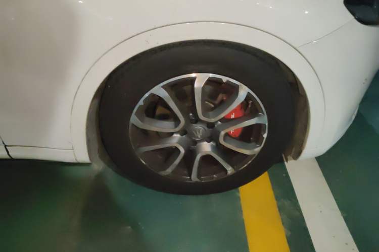 Used Maserati Levante 2016 3.0T Standard Edition Right Front Wheel Hub