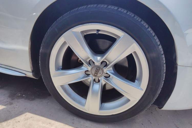 Used Audi A5 2016 Restyled Sportback 45 TFSI Comfort Version Right Front Wheel Hub