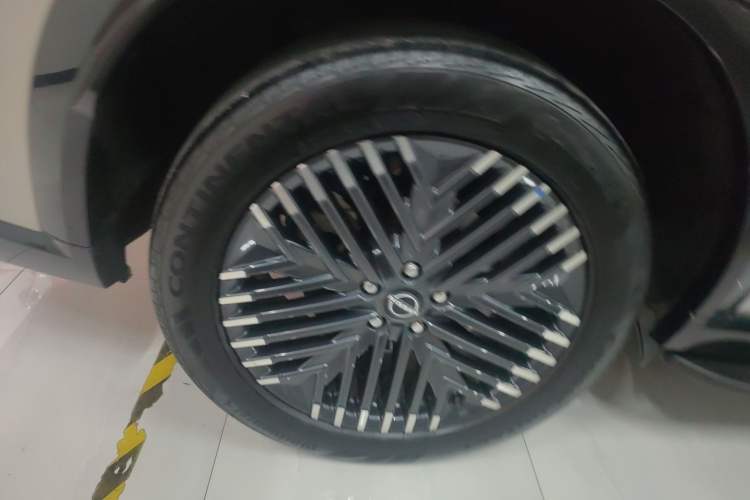 Used Nissan Pathfinder 2024 380 VC-TURBO Four-Wheel Drive Intelligent Driving Version 6 Seats Right Rear Wheel Hub