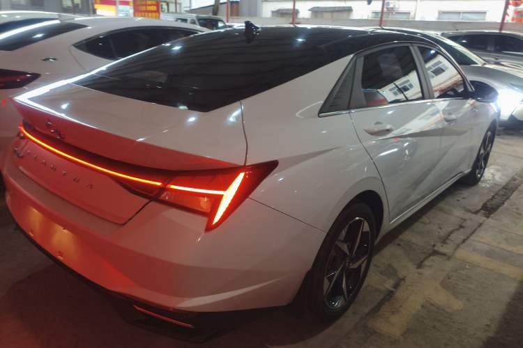 Used Hyundai Elantra 2022 1.5L CVT LUX Prestige Edition Exterior 5