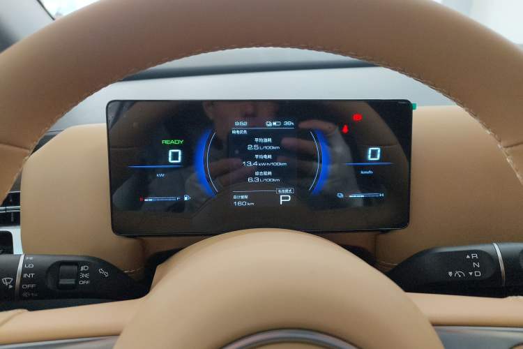 Used Wuling Wuling Starlight 730 2025 Model Plug-in Hybrid 125km Luxury Edition