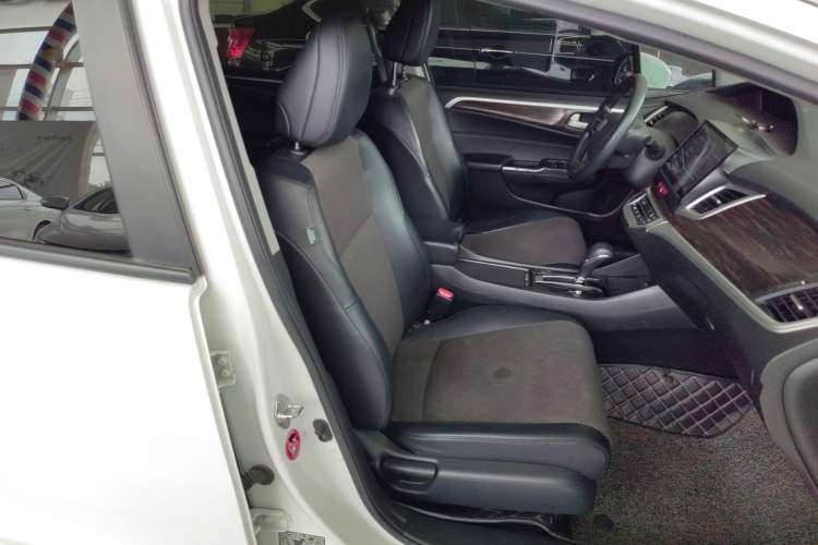 Used Honda Jade 2017 1.8L automatic Comfort version 5 seats
