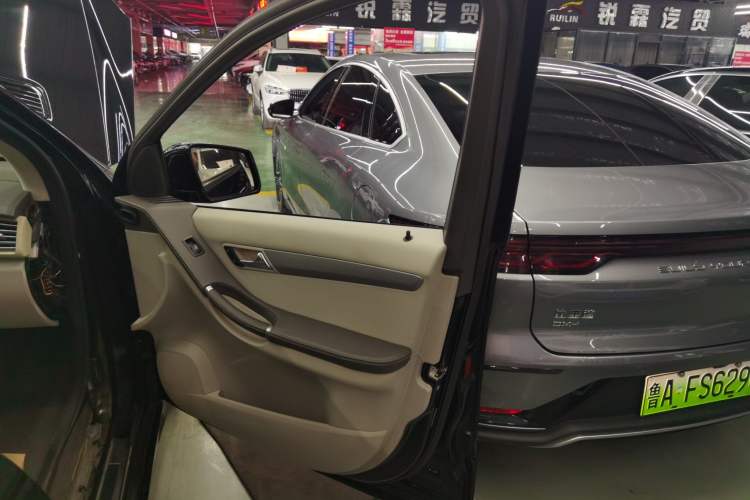 Used Mercedes-Benz R-Class 2015 R 320 4MATIC Luxury Model