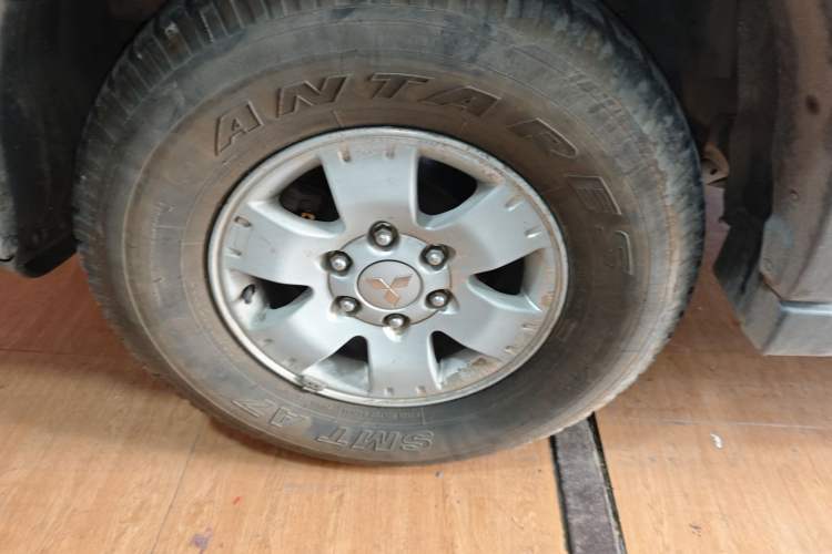 Used Mitsubishi Pajero 2011 V73 3.0L AT GLS Exterior 4