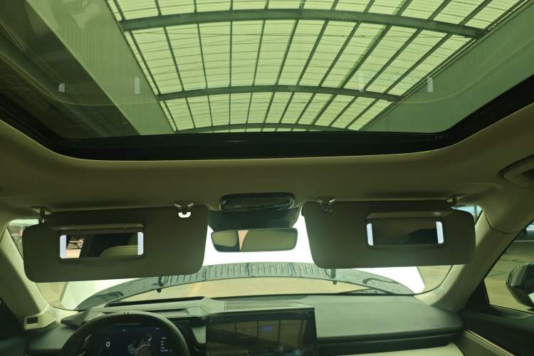 Used Lynk & Co 08 EM-P 2023 245km Ultra-Long Range Halo