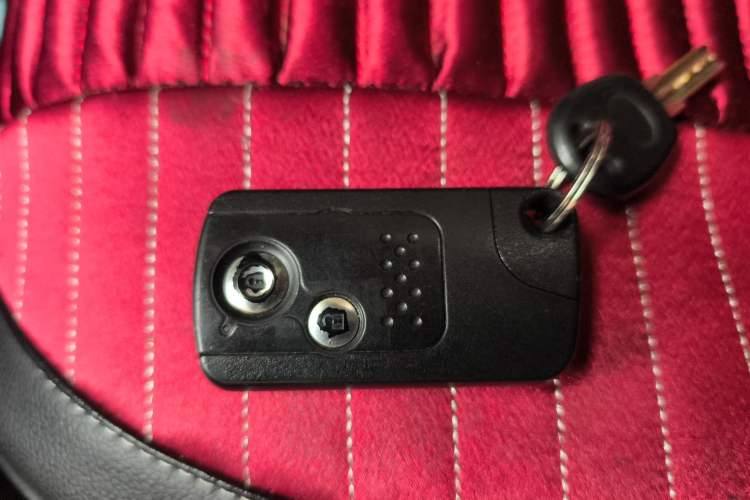 Used Honda CR-V 2013 2.4L four-wheel drive luxury version Vehicle Key