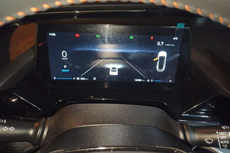 Used CHANGAN OSHAN Z6 2023 Blue Whale 1.5T DCT Smart-Led City Edition