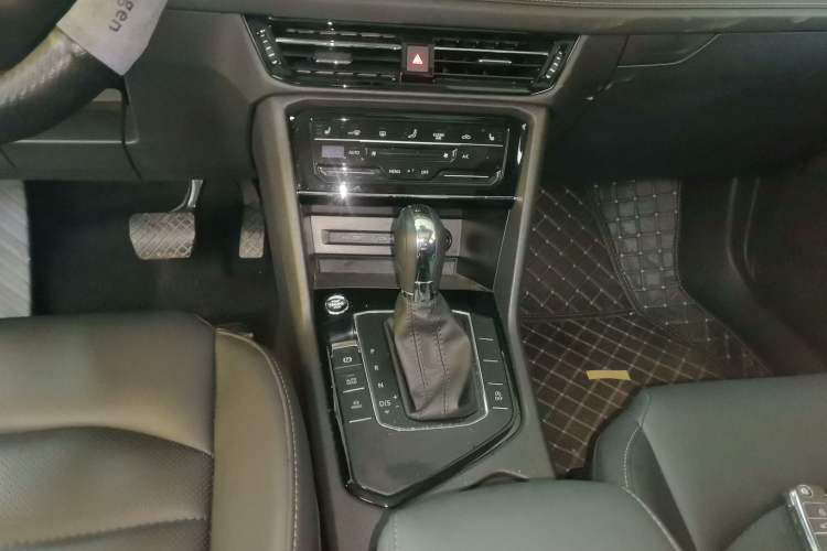 Used Volkswagen Tharu 2022 280TSI Two-Wheel-Drive Luxury Edition Gear Lever