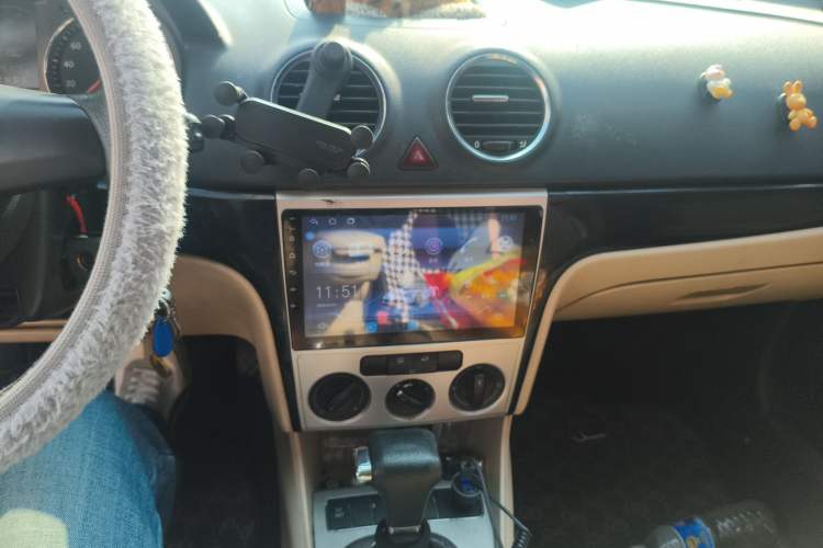 Used Volkswagen Lavida 2011 1.6L Automatic Premium Edition Audio And AC Panel