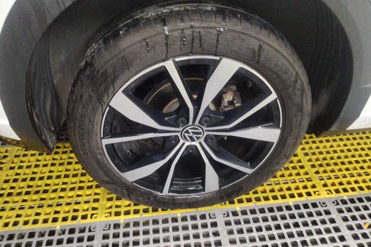 Used Volkswagen T-ROC 2023 300TSI DSG Two-Wheel-Drive Chen Guang Edition Exterior 5