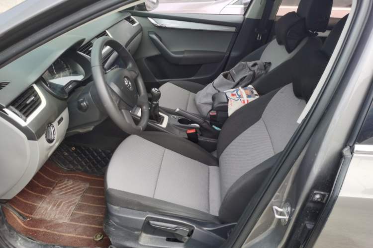 Used Skoda Octavia 2015 1.6L Manual Eado Edition