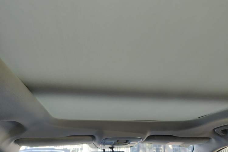 Used Geely Auto Emgrand X7 Sport 2018 1.8TD Automatic Two-Wheel Drive Smart Connect 4G Internet Edition Headliner