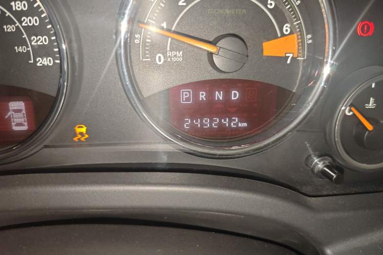 Used Jeep Compass 2014 2.4L Four-Wheel Drive Serpentine Collection Edition Odometer Close Up