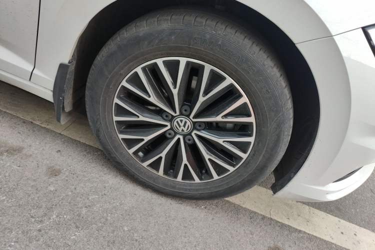 Used Volkswagen Sagitar 2019 280TSI DSG Comfort Version China VI Standard Right Front Wheel Hub