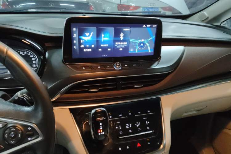 Used Buick GL8 2021 Land Cruiser Executive Class 652T Luxury Model Audio And AC Panel