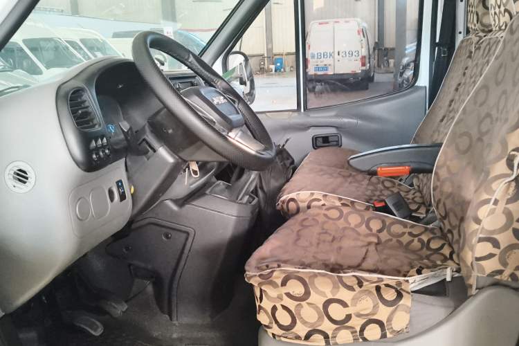 Used JMC Transit 2019 2.8T Commercial Version Short Wheelbase Mid-Roof 6-Seater China VI JX493
