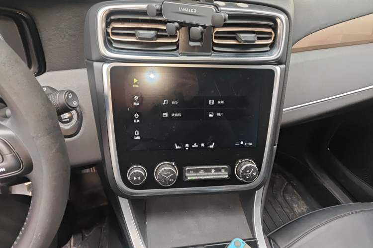 Used Lynk & Co 01 2018 2.0T Two-Wheel-Drive + Version Audio And AC Panel