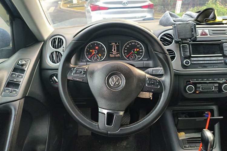 Used Volkswagen Tiguan 2012 1.8TSI Automatic Two-Wheel Drive Trend Edition Steering Wheel