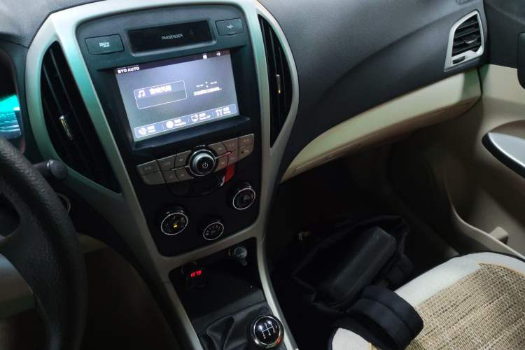 Used BYD F3 2014 1.5L Manual Luxury Model Audio And AC Panel