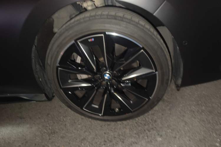 Used BMW 7 Series 2023 740Li Luxury Edition M Sport Package Right Front Wheel Hub