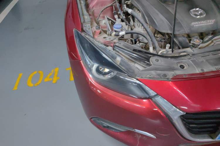 Used Mazda 3 Axela 2017 Hatchback 2.0L Automatic Luxury Model Emission Standard China V Right Front Headlight