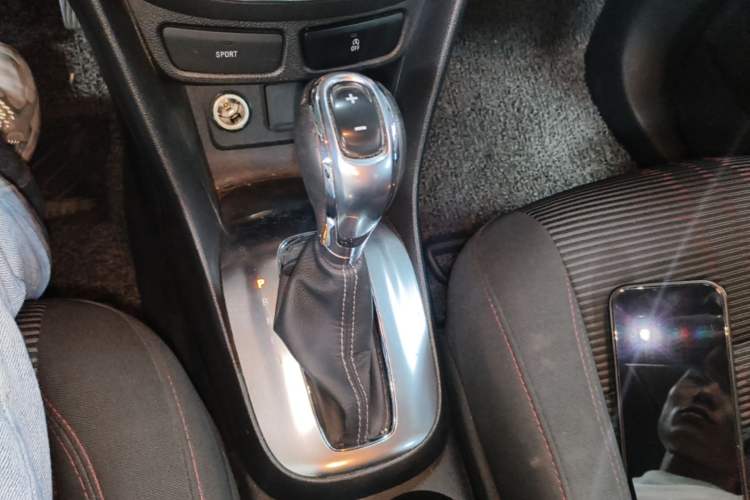 Used Buick Encore 2015 1.4T Automatic Two-Wheel Drive Urban Elite Version
