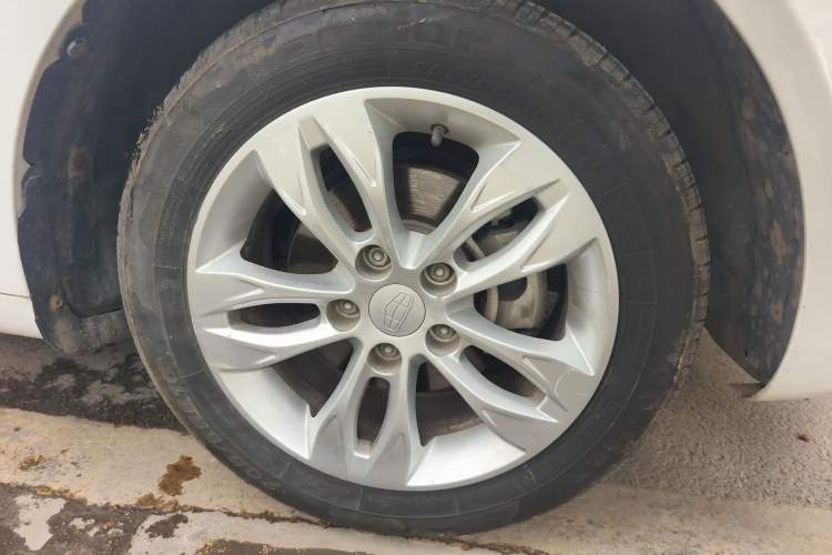 Used Geely Auto Emgrand 2014 Sedan 1.5L Manual Elite Model Right Front Wheel Hub