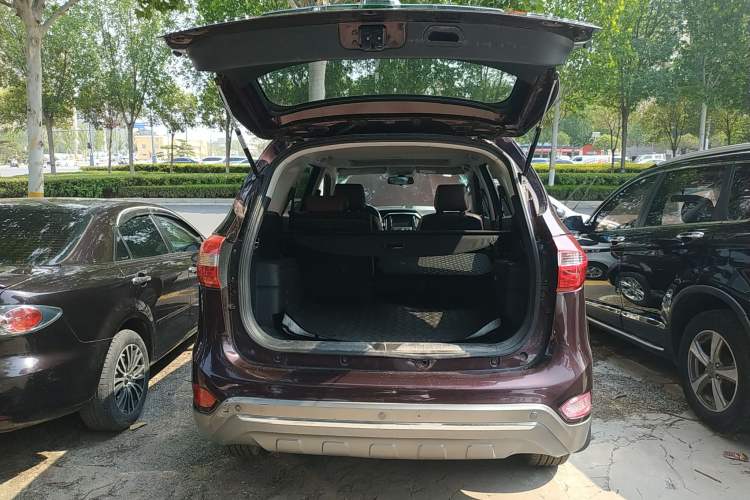 Used JMC Yusheng S350 2016 2.0T Automatic Two-Wheel Drive Gasoline Luxury Version with Sunroof 5 Seats
