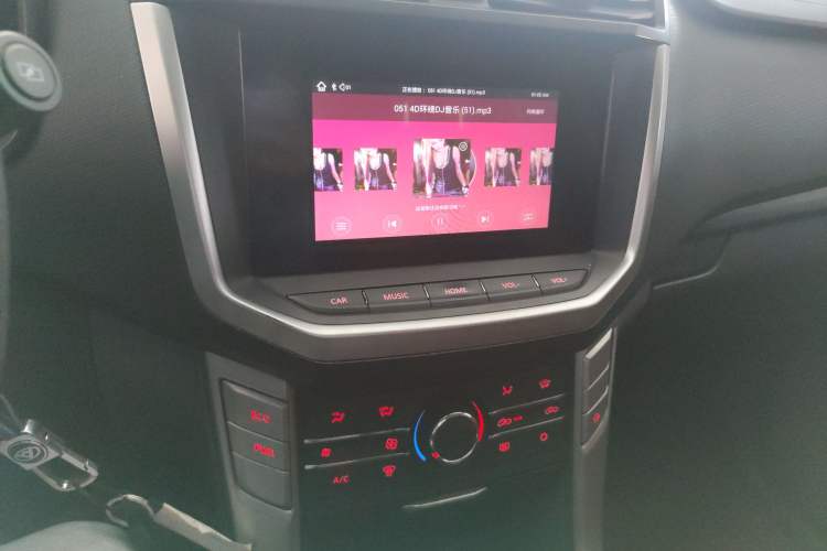 Used SAIC MAXUS T70 2019 2.0T Diesel Manual Two-Wheel Drive Comfort Version with Long Body and High Ground Clearance
