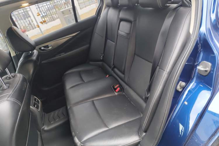 Used Infiniti Q50L 2018 2.0T Enjoyment Version China VI Standard
