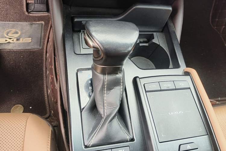 Used Lexus ES 2020 300h Deluxe Edition
