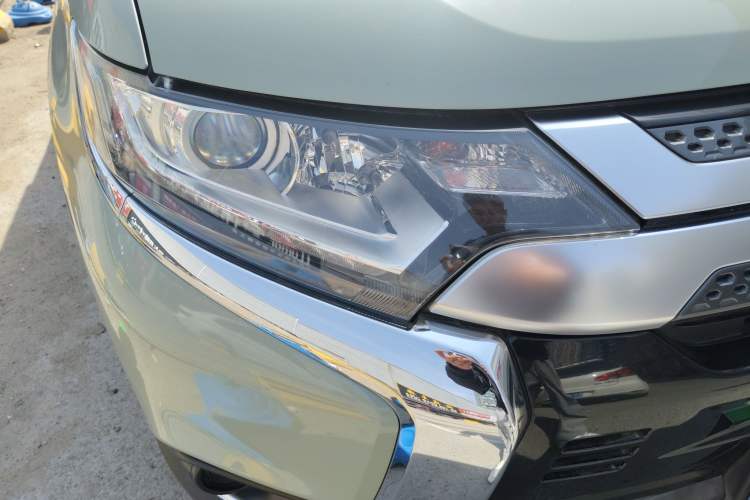 Used Mitsubishi Outlander 2020 2.0L Two-Wheel Drive Comfort Edition 5 Seats Right Front Headlight