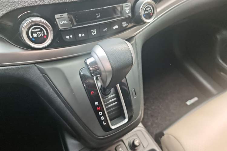 Used Honda CR-V 2015 2.4L two-wheel drive luxury version
