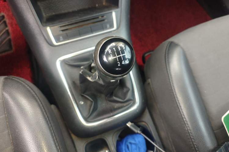 Used Volkswagen Tiguan 2015 1.8TSI Manual Two-Wheel Drive Fashion Edition Gear Lever