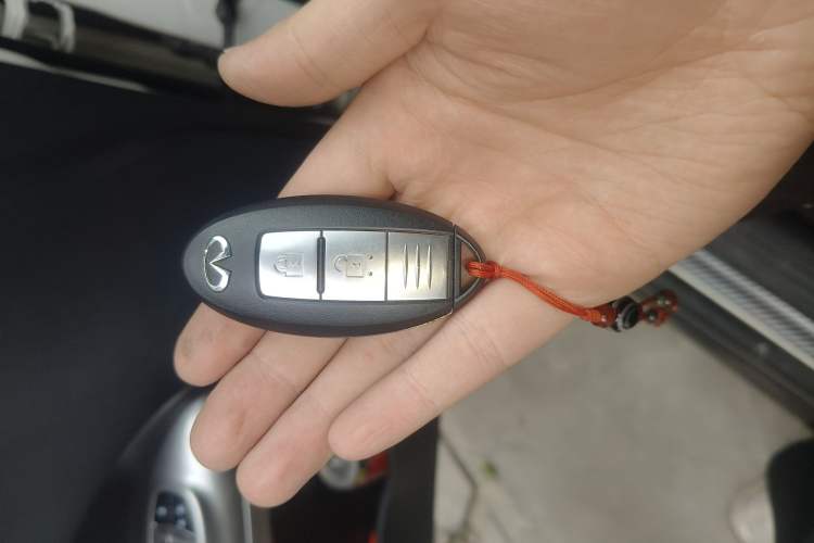 Used Infiniti ESQ 2014 1.6L Spontaneous Edition
