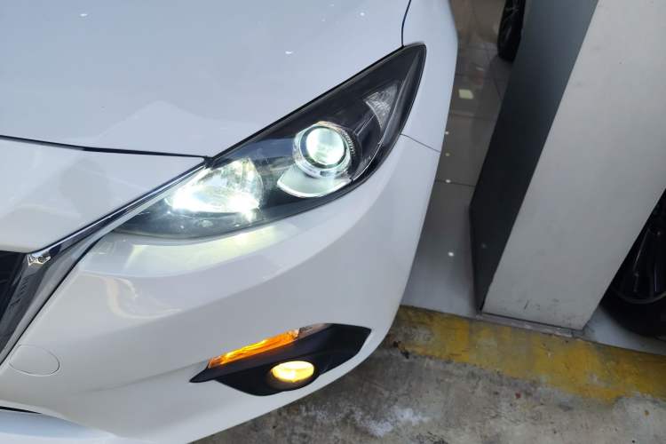 Used Mazda 3 Axela 2016 Sedan 2.0L Automatic Sport Model
