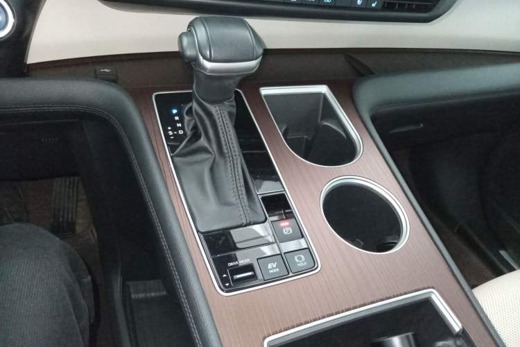 Used Toyota Granvia 2022 2.5L Hybrid Premium Edition