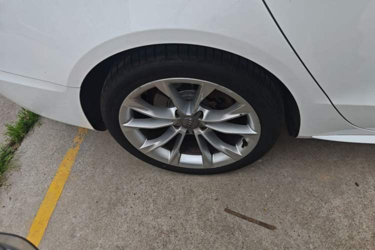 Used Audi A5 2014 Sportback 45 TFSI quattro Right Rear Wheel Hub