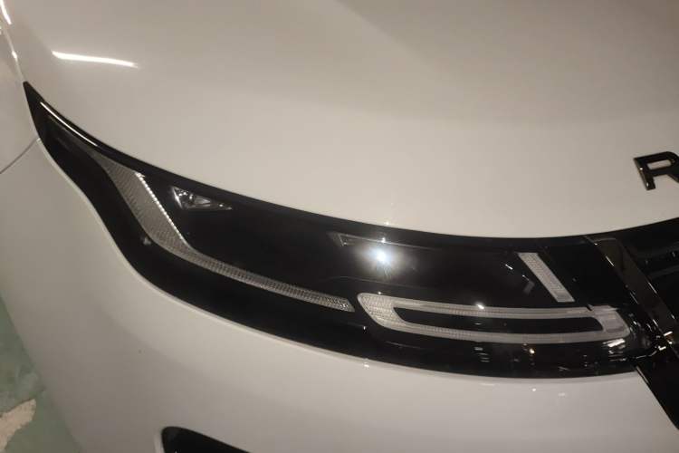 Used Land Rover Range Evoque 2023 Aurora L 249 PS Luxury Edition
