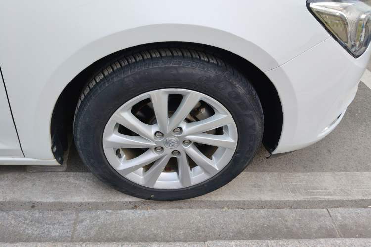 Used Buick Verano 2017 Sedan 15S Automatic Entry Model Right Front Wheel Hub