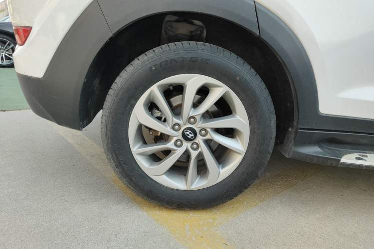 Used Hyundai Tucson 2015 1.6T Dual-Clutch Two-Wheel-Drive Smart Model Right Rear Wheel Hub